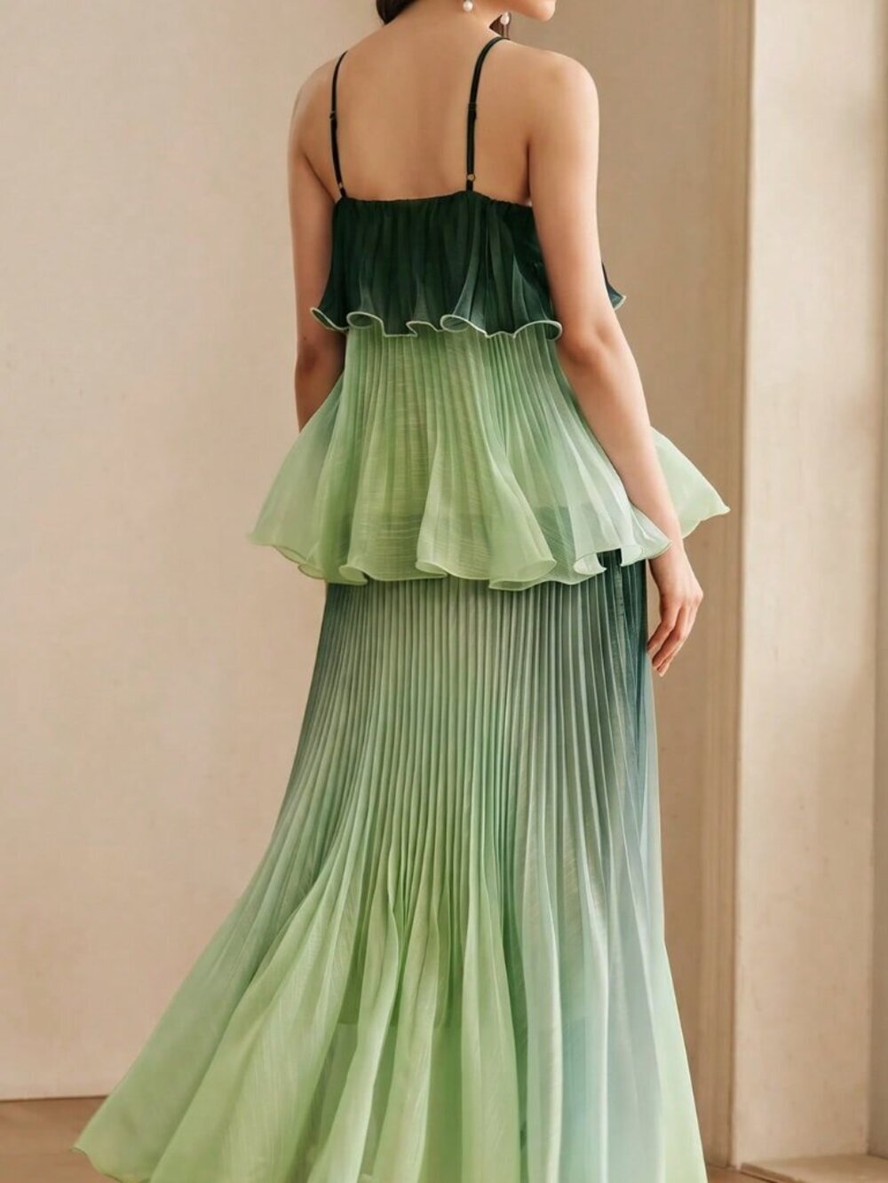 Women's Party Multicolor Gradient Ruffle Spaghetti Strap Dress - Picture 2 of 8